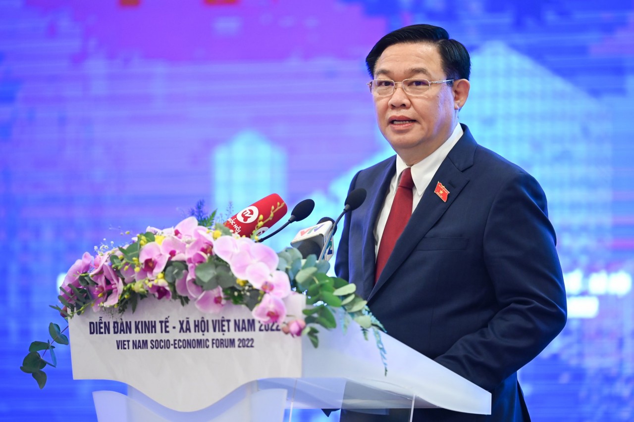 Chủ tịch Quốc hội: Chú trọng cơ cấu tín dụng, đưa vốn vào nền kinh tế thực Chủ tịch Quốc hội: Chú trọng cơ cấu tín dụng, đưa vốn vào nền kinh tế thực