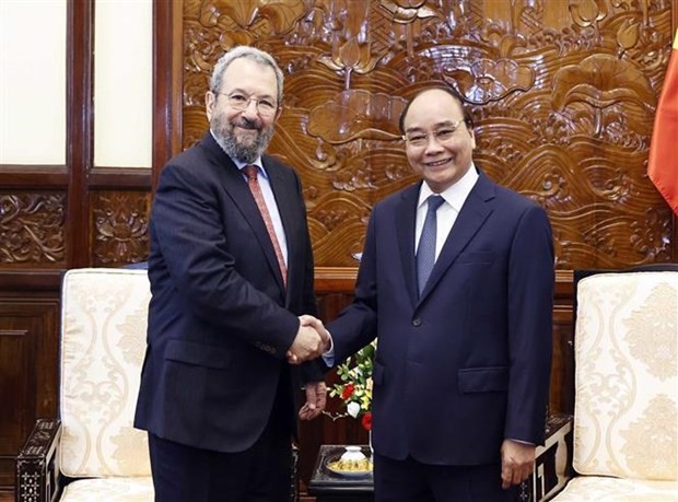President Nguyen Xuan Phuc (R) and former Prime Minister of Israel Ehud Barak. Photo: VNA President Nguyen Xuan Phuc (R) and former Prime Minister of Israel Ehud Barak. Photo: VNA
