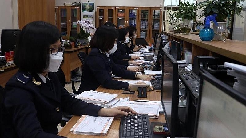 Officers at the Hai Phong Customs Department. Photo: NDO Officers at the Hai Phong Customs Department. Photo: NDO