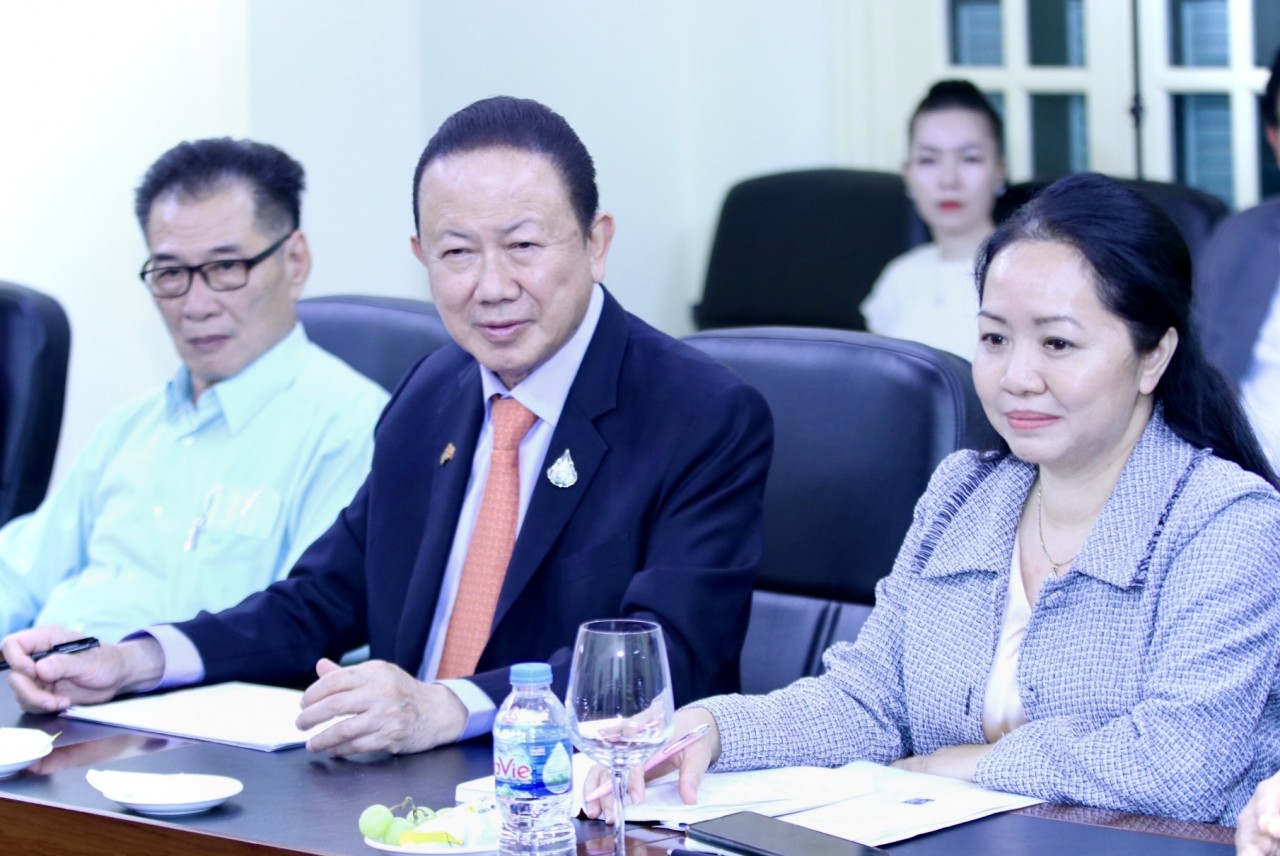 ông Sanan Angubolkul - Chủ tịch Hội ông Sanan Angubolkul - Chủ tịch Hội