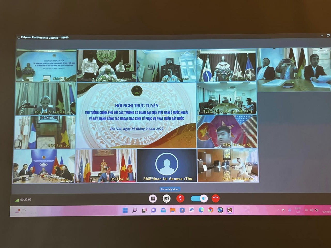 The teleconference, the first of its kind, was linked with cities and provinces nationwide, and 94 Vietnamese embassies and representative agencies abroad. The teleconference, the first of its kind, was linked with cities and provinces nationwide, and 94 Vietnamese embassies and representative agencies abroad.