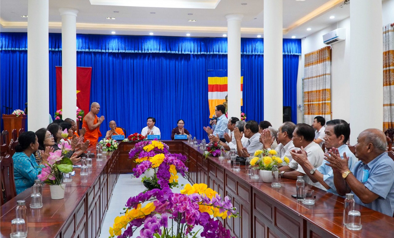Lãnh đạo Ủy Ban Dân tộc chúc mừng lễ Sene Dolta của đồng bào Khmer tại Bạc Liêu, Sóc Trăng