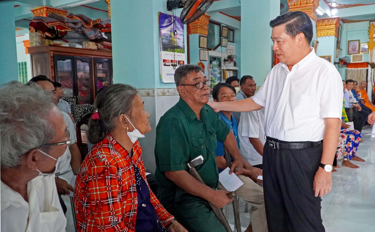 Lãnh đạo Ủy Ban Dân tộc chúc mừng lễ Sene Dolta của đồng bào Khmer tại Bạc Liêu, Sóc Trăng