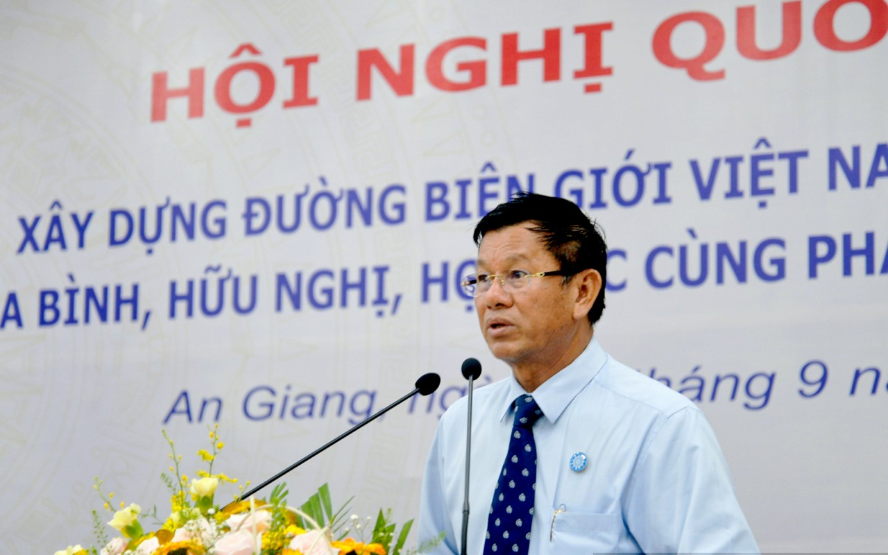 Xây dựng đường biên giới Việt Nam - Campuchia hòa bình, hữu nghị, hợp tác cùng phát triển Xây dựng đường biên giới Việt Nam - Campuchia hòa bình, hữu nghị, hợp tác cùng phát triển