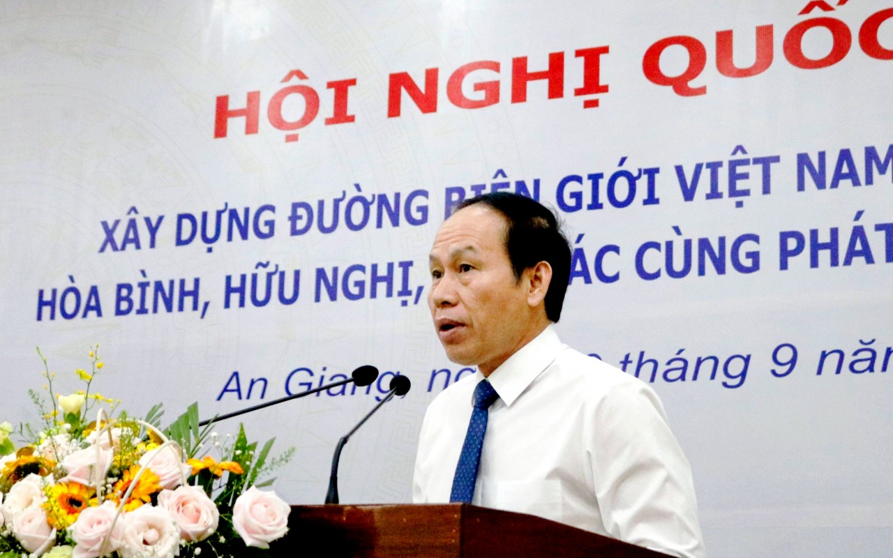 Xây dựng đường biên giới Việt Nam - Campuchia hòa bình, hữu nghị, hợp tác cùng phát triển Xây dựng đường biên giới Việt Nam - Campuchia hòa bình, hữu nghị, hợp tác cùng phát triển