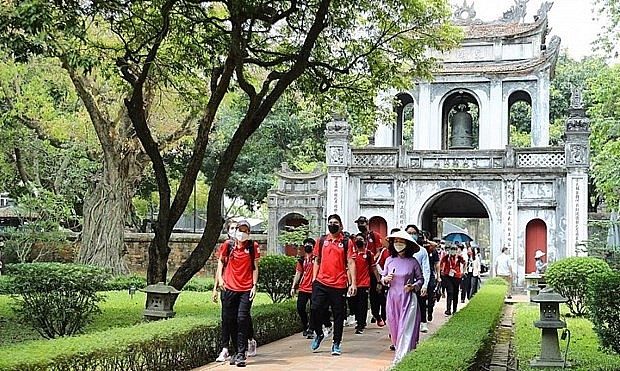 Tourists in Hanoi. Photo: VNA Tourists in Hanoi. Photo: VNA