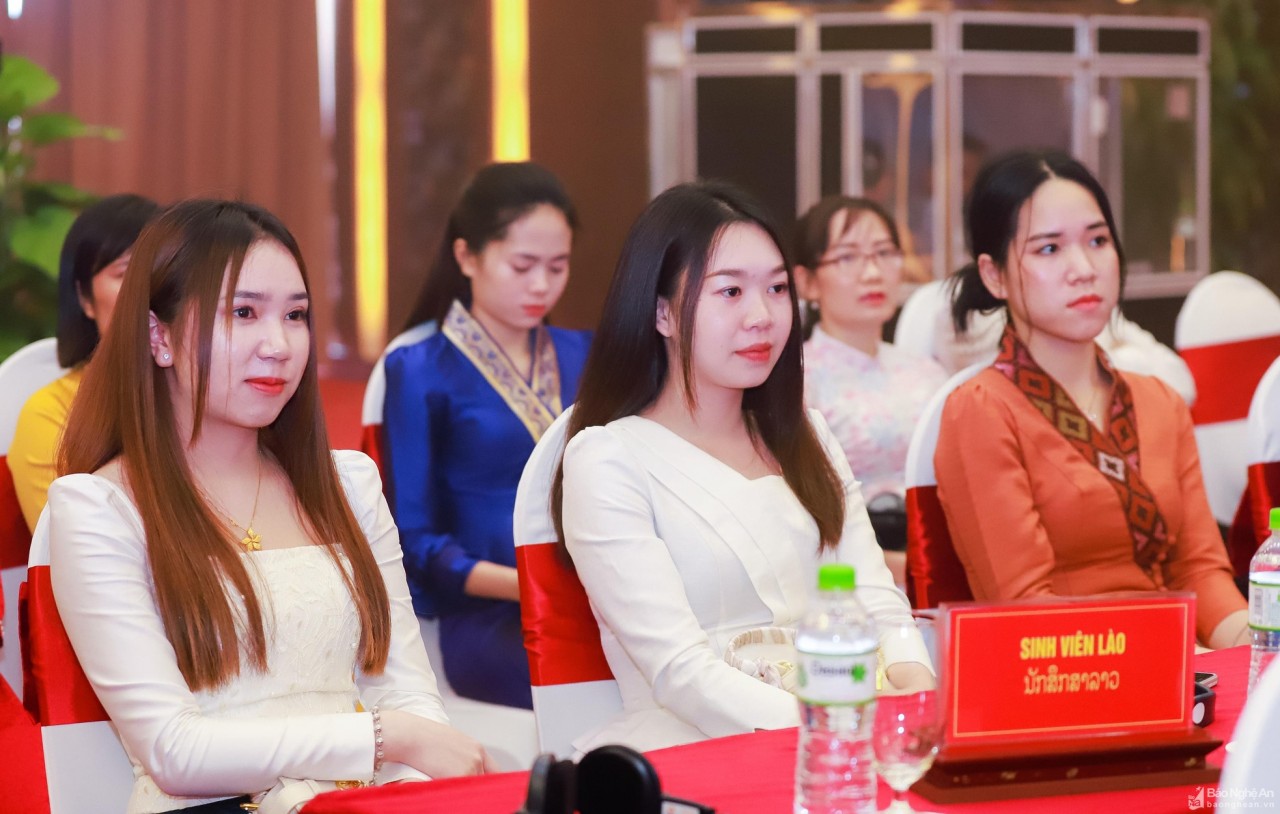Nghệ An đã và đang tiếp nhận đào tạo khoảng 1.200 cán bộ, sinh viên Lào Nghệ An đã và đang tiếp nhận đào tạo khoảng 1.200 cán bộ, sinh viên Lào