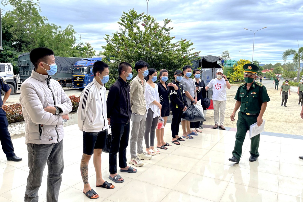 Bộ đội Biên phòng An Giang tiếp nhận 44 công dân từ Campuchia trở về Việt Nam