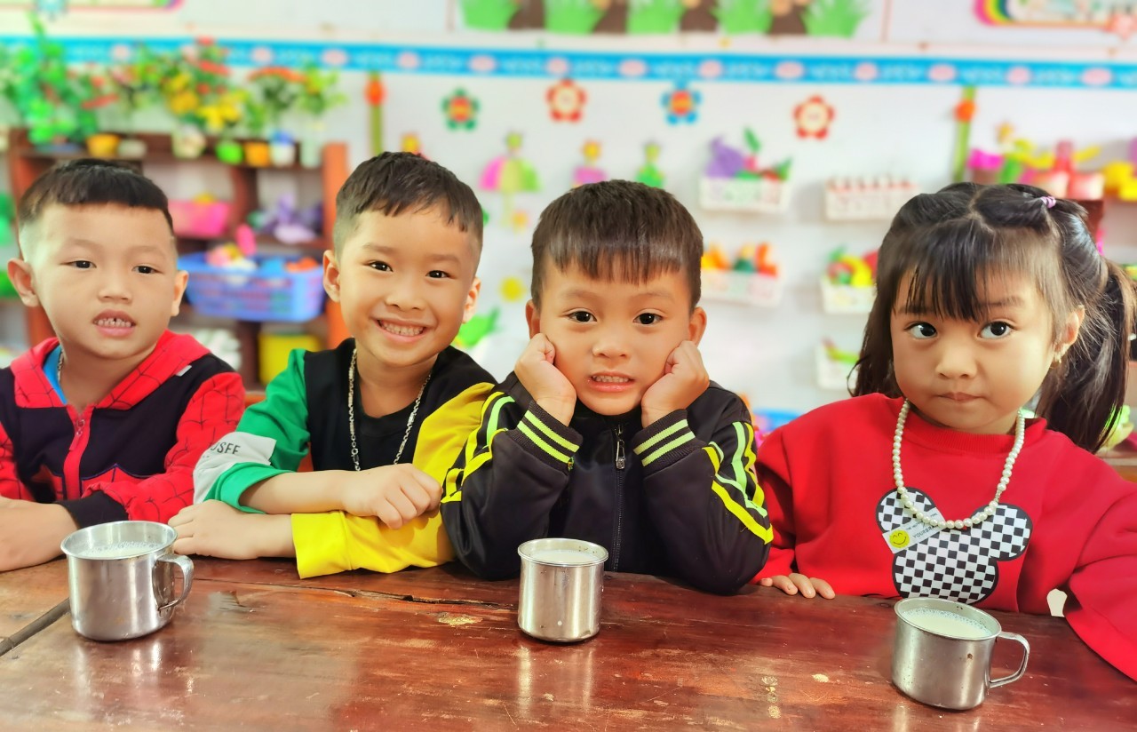 Hỗ trợ dinh dưỡng cho trẻ em vùng khó