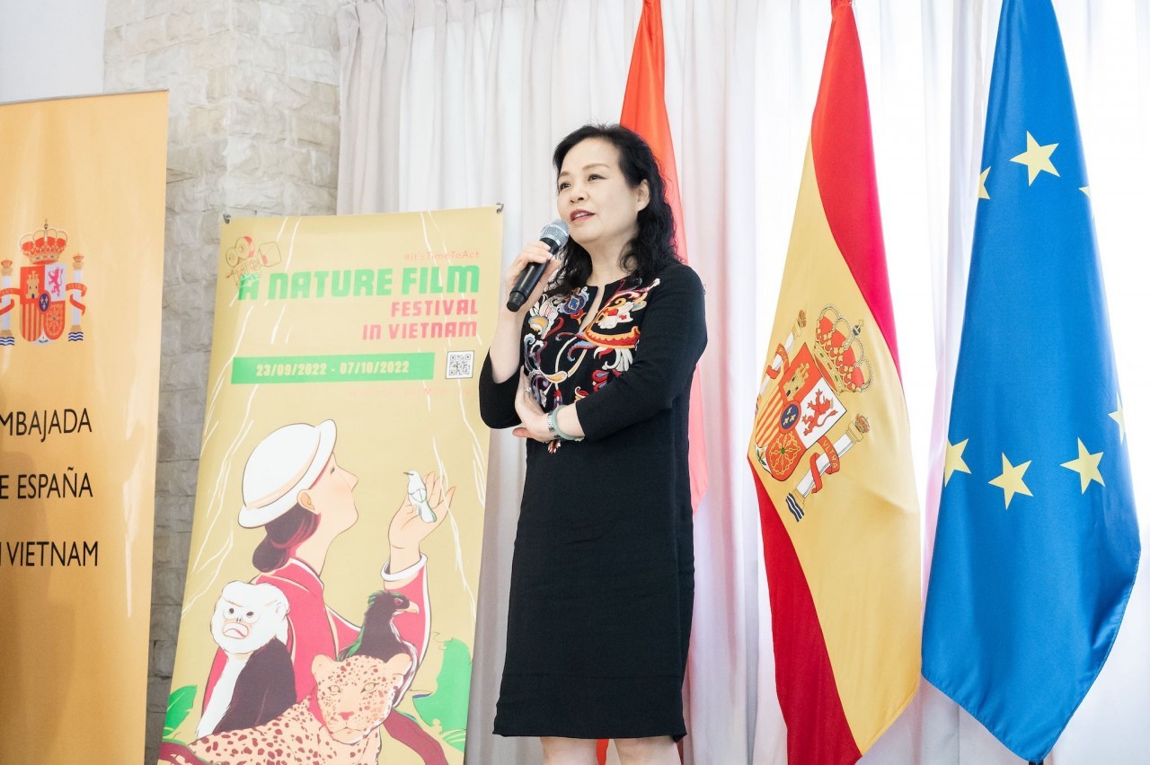 Dr. Ngo Phuong Lan, Chairman of the Association for Promotion and Development of Vietnam Cinema, spoke at the event. Dr. Ngo Phuong Lan, Chairman of the Association for Promotion and Development of Vietnam Cinema, spoke at the event.