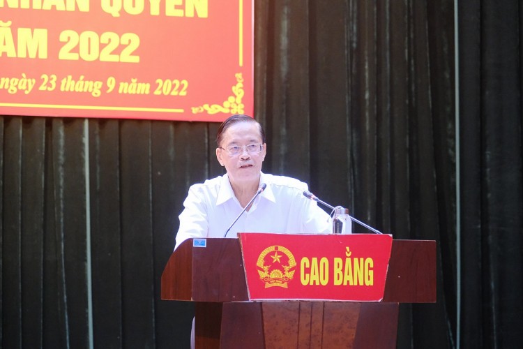 PGS.TS Trung tướng Nông Văn Lưu, Nguyên Phó Tổng cục trưởng Tổng cục an ninh, Bộ Công an báo cáo một số nội dung quan trọng về công tác nhân quyền tại Hội nghị. PGS.TS Trung tướng Nông Văn Lưu, Nguyên Phó Tổng cục trưởng Tổng cục an ninh, Bộ Công an báo cáo một số nội dung quan trọng về công tác nhân quyền tại Hội nghị.