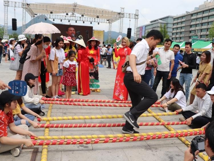 Promoting Culture through 2022 Vietnam Days Abroad Promoting Culture through 2022 Vietnam Days Abroad