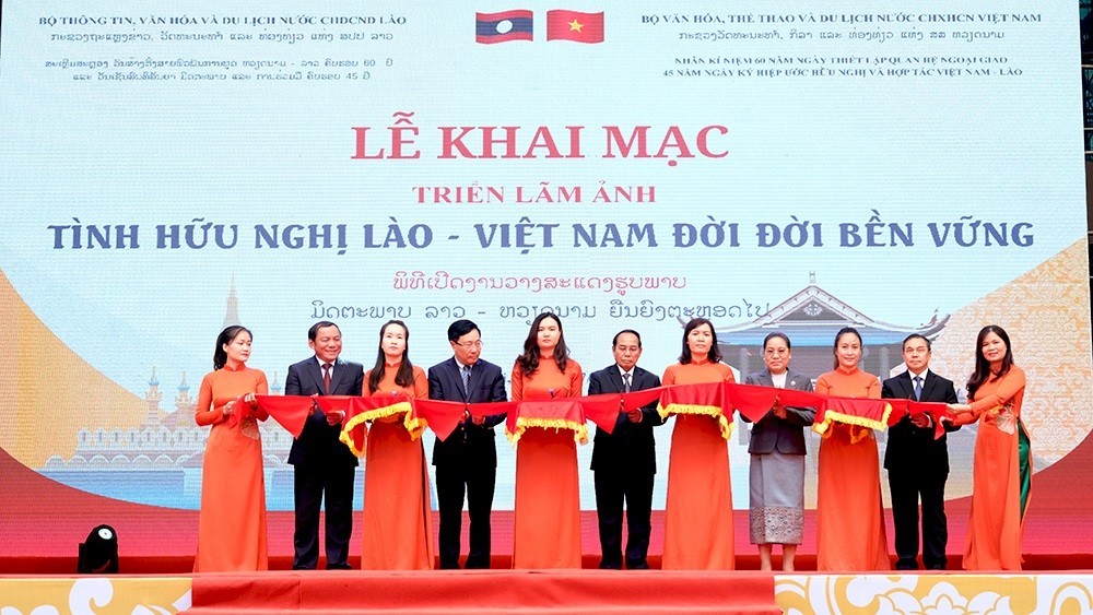 Standing Deputy PM meets Lao counterpart in New York Standing Deputy PM meets Lao counterpart in New York