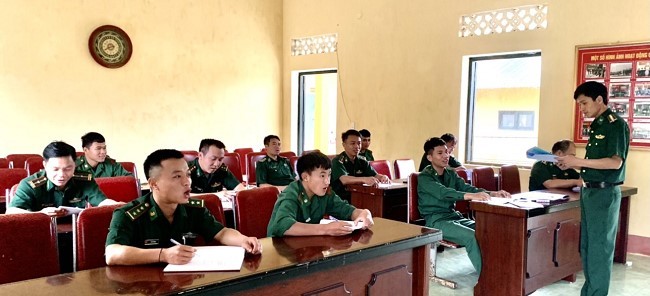 Lớp học tiếng Lào ở đồn Biên phòng cửa khẩu Thanh Thuỷ (Ảnh: Anh Bách). Lớp học tiếng Lào ở đồn Biên phòng cửa khẩu Thanh Thuỷ (Ảnh: Anh Bách).