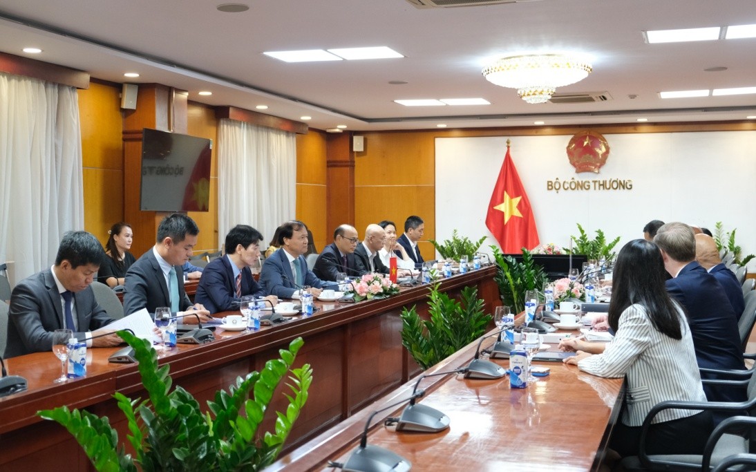 Thứ trưởng Bộ Công Thương Đỗ Thắng Hải làm việc với Trợ lý Bộ trưởng Thương mại Hoa Kỳ (Ảnh: Bộ Công thương). Thứ trưởng Bộ Công Thương Đỗ Thắng Hải làm việc với Trợ lý Bộ trưởng Thương mại Hoa Kỳ (Ảnh: Bộ Công thương).