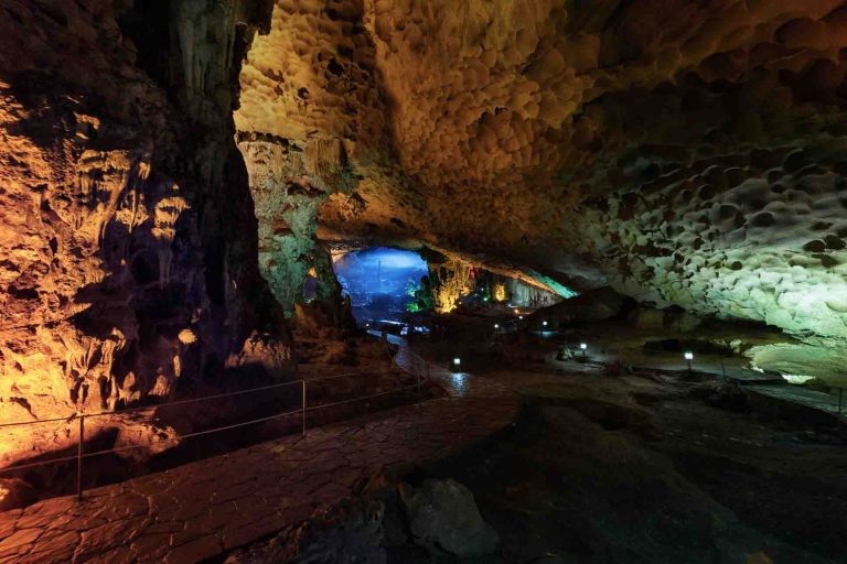 Hang Sửng Sốt (Ảnh: ST). Hang Sửng Sốt (Ảnh: ST).