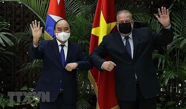 Vietnamese President Nguyen Xuan Phuc (L) meets Cuban Prime Minister Manuel Marrero Cruz in Havana on September 19, 2021. Photo: VNA Vietnamese President Nguyen Xuan Phuc (L) meets Cuban Prime Minister Manuel Marrero Cruz in Havana on September 19, 2021. Photo: VNA