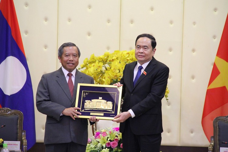 Phó Chủ tịch thường trực Quốc hội Trần Thanh Mẫn tiếp các đại biểu Việt Nam và Lào tham dự Liên hoan hữu nghị nhân dân hai nước lần thứ V Phó Chủ tịch thường trực Quốc hội Trần Thanh Mẫn tiếp các đại biểu Việt Nam và Lào tham dự Liên hoan hữu nghị nhân dân hai nước lần thứ V