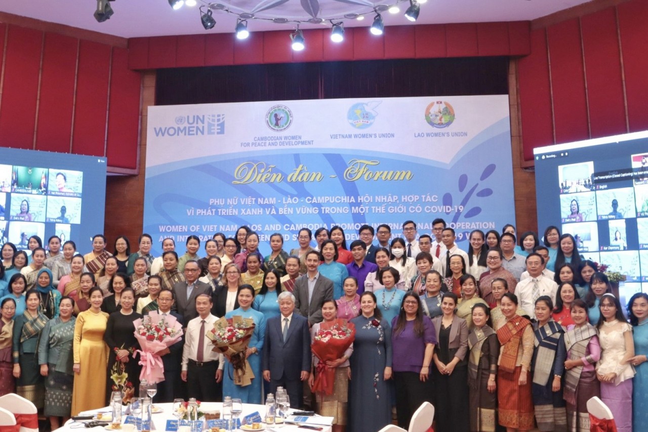 Đại biểu chụp ảnh lưu niệm (Ảnh: Hạnh Trần). Đại biểu chụp ảnh lưu niệm (Ảnh: Hạnh Trần).