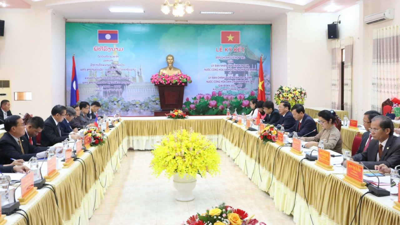 Kon Tum và Sa-la-van (Lào) ký kết Bản ghi nhớ về hợp tác trên nhiều lĩnh vực Kon Tum và Sa-la-van (Lào) ký kết Bản ghi nhớ về hợp tác trên nhiều lĩnh vực