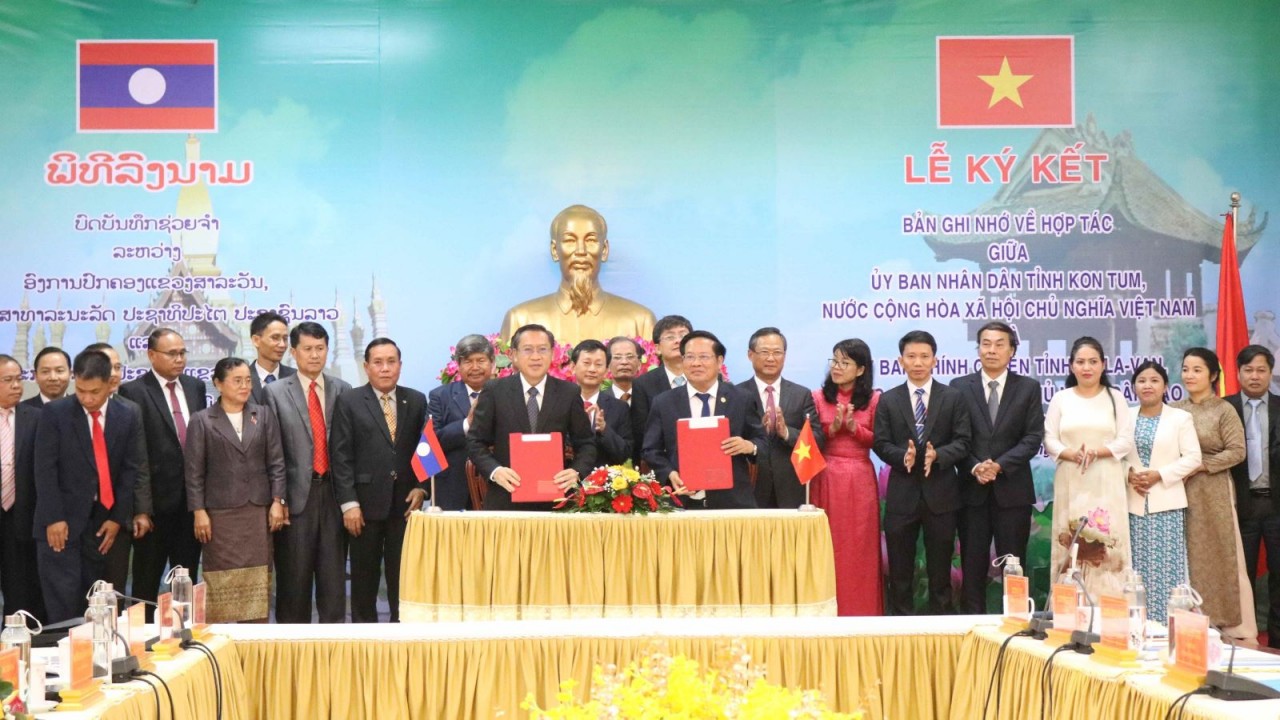 Kon Tum và Sa-la-van (Lào) ký kết Bản ghi nhớ về hợp tác trên nhiều lĩnh vực Kon Tum và Sa-la-van (Lào) ký kết Bản ghi nhớ về hợp tác trên nhiều lĩnh vực
