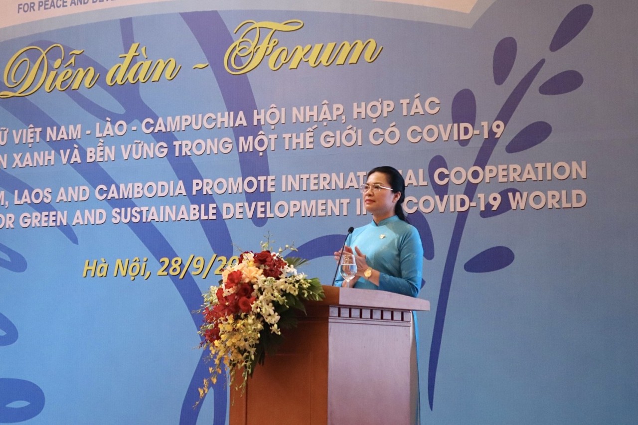 bà Hà Thị Nga, Ủy viên Ban Chấp hành Trung ương Đảng, Chủ tịch Hội LHPN Việt Nam phát biểu tại Diễn đàn (Ảnh: Hạnh Trần). bà Hà Thị Nga, Ủy viên Ban Chấp hành Trung ương Đảng, Chủ tịch Hội LHPN Việt Nam phát biểu tại Diễn đàn (Ảnh: Hạnh Trần).