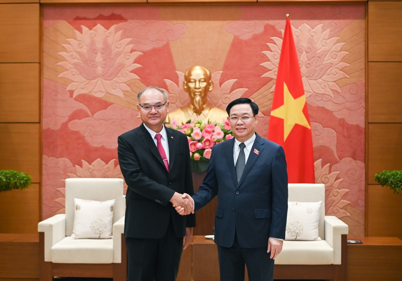 National Assembly (NA) Chairman Vuong Dinh Hue (R) and First Vice President of the Thai Senate General Singsuk Singpai (Photo: National Assembly (NA) Chairman Vuong Dinh Hue (R) and First Vice President of the Thai Senate General Singsuk Singpai (Photo: