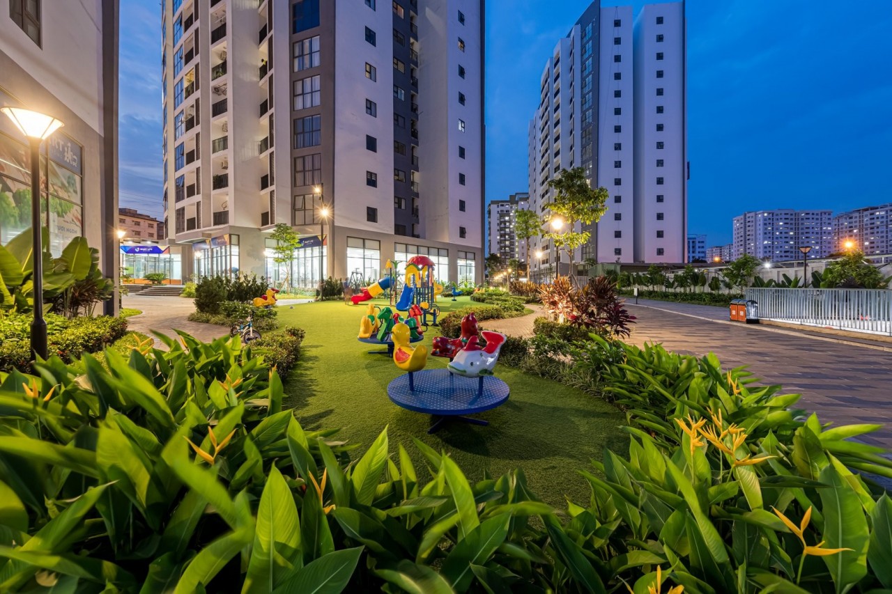Mật độ xây dựng thấp chỉ 39% góp phần tạo nên không gian sống xanh, thoáng đãng tại tổ hợp chung cư Le Grand Jardin. Mật độ xây dựng thấp chỉ 39% góp phần tạo nên không gian sống xanh, thoáng đãng tại tổ hợp chung cư Le Grand Jardin.
