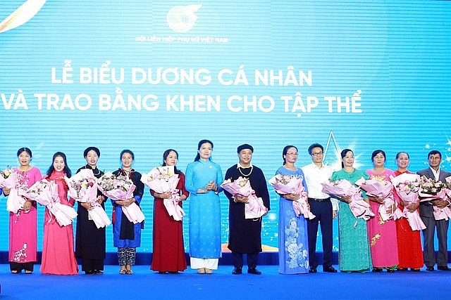 Các cấp hội phụ nữ có rất nhiều sáng kiến vì cộng đồng, xã hội Các cấp hội phụ nữ có rất nhiều sáng kiến vì cộng đồng, xã hội