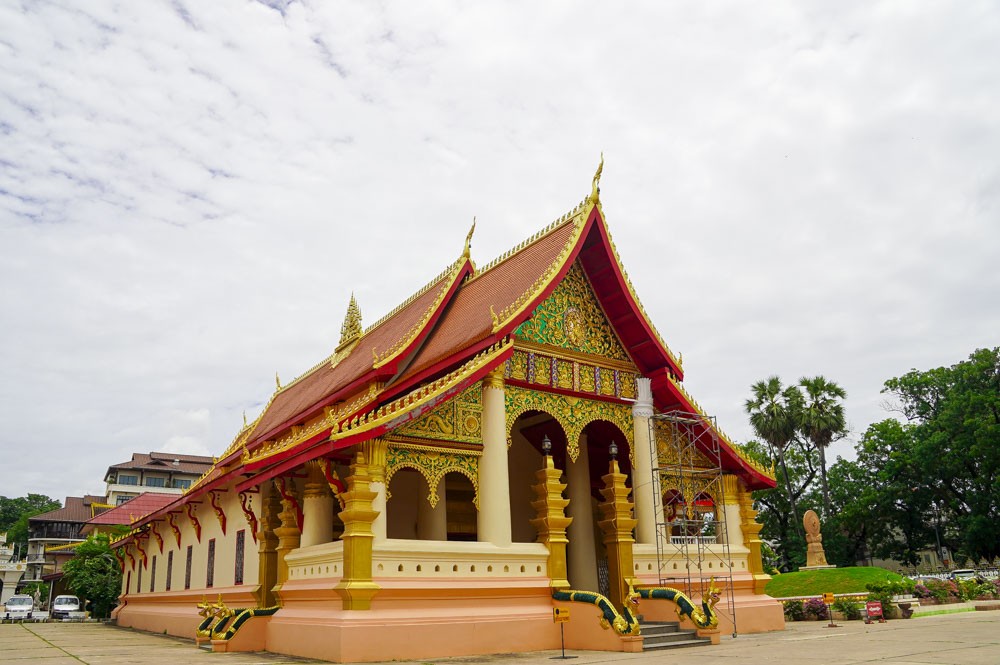 Pho tượng Phật bằng đồng lớn nhất nước Lào