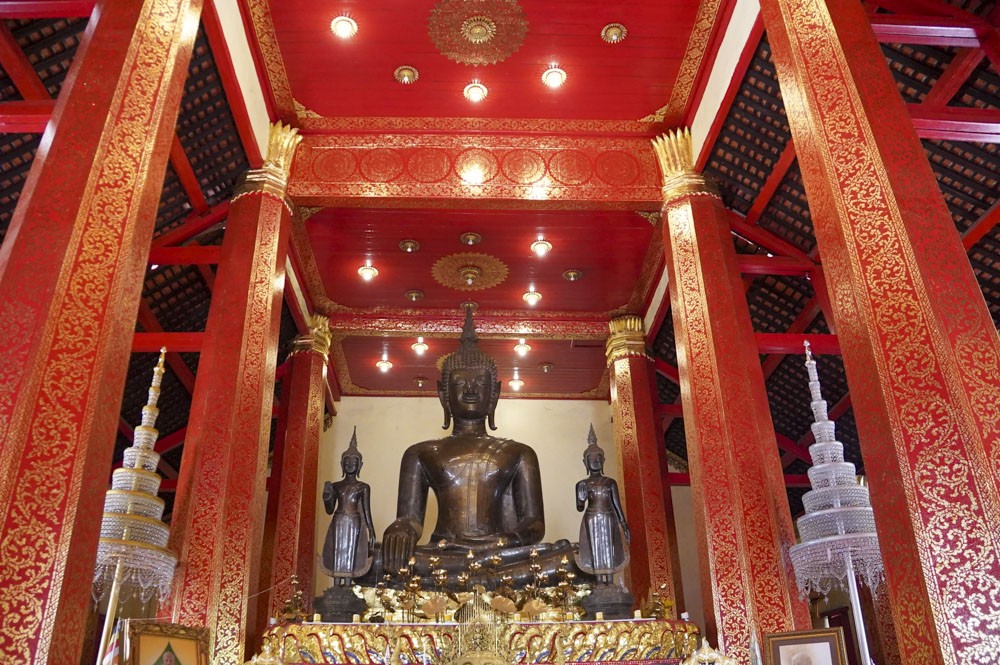 Pho tượng Phật bằng đồng lớn nhất nước Lào