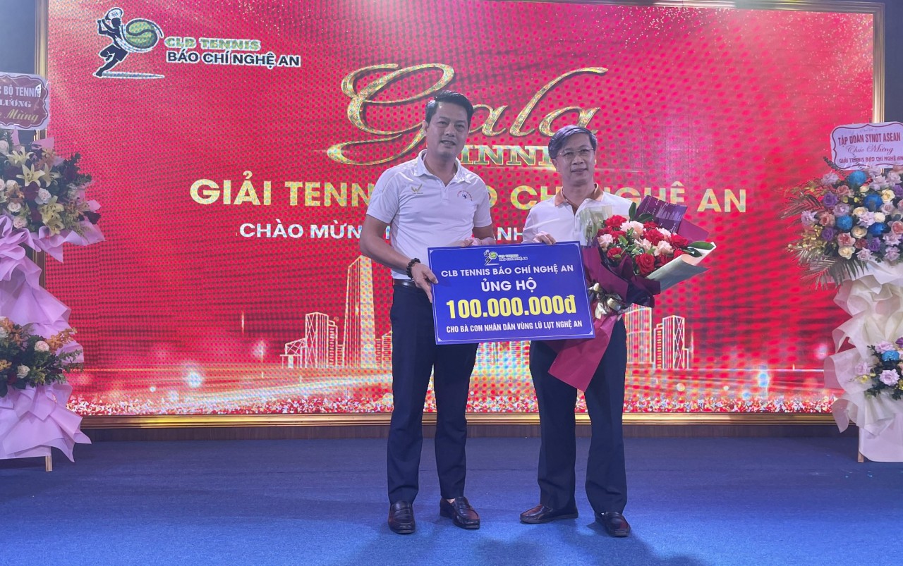 Quyên góp hơn 120 triệu đồng ủng hộ bà con vùng lũ lụt ở Nghệ An