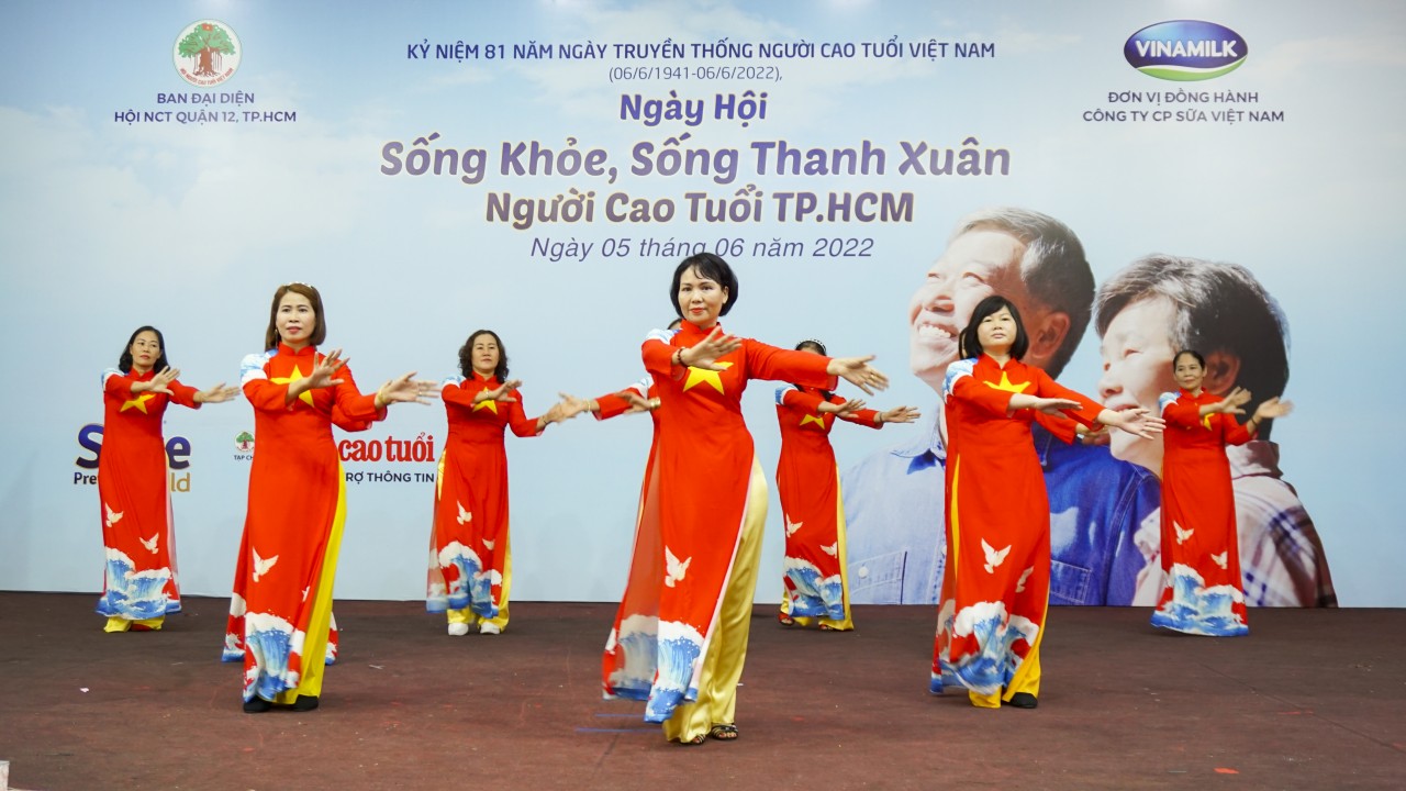 Vinamilk đồng hành cùng hơn 2.000 người cao tuổi thủ đô nhân ngày quốc tế người cao tuổi 1/10