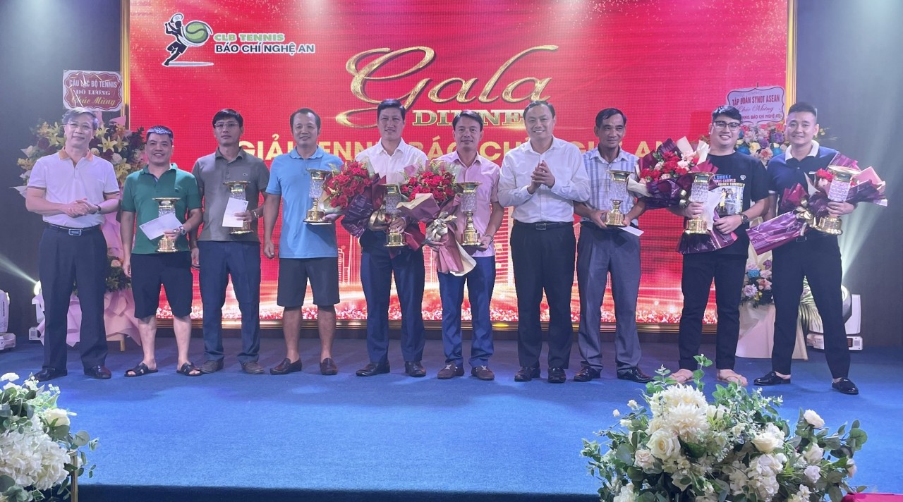 Quyên góp hơn 120 triệu đồng ủng hộ bà con vùng lũ lụt ở Nghệ An