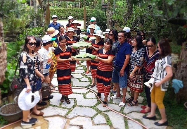“Trường Sơn Xanh”, mở lối cho phụ nữ Pa Kô làm du lịch “Trường Sơn Xanh”, mở lối cho phụ nữ Pa Kô làm du lịch