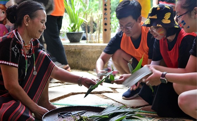 “Trường Sơn Xanh”, mở lối cho phụ nữ Pa Kô làm du lịch “Trường Sơn Xanh”, mở lối cho phụ nữ Pa Kô làm du lịch