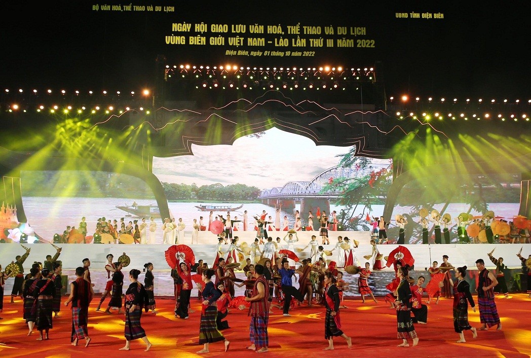 The opening ceremony held on the evening of October 1 at the May 7 Square in Dien Bien Phu city. The opening ceremony held on the evening of October 1 at the May 7 Square in Dien Bien Phu city.