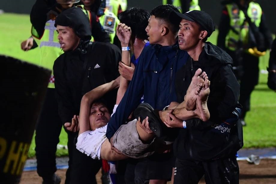 Liên đoàn Bóng đá Việt Nam gửi lời chia buồn tới Liên đoàn Bóng đá Indonesia Liên đoàn Bóng đá Việt Nam gửi lời chia buồn tới Liên đoàn Bóng đá Indonesia
