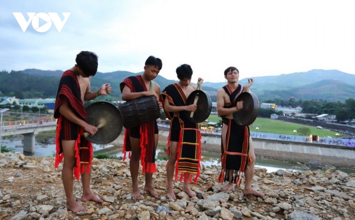 Giữ hồn cồng chiêng cho lớp trẻ Giữ hồn cồng chiêng cho lớp trẻ