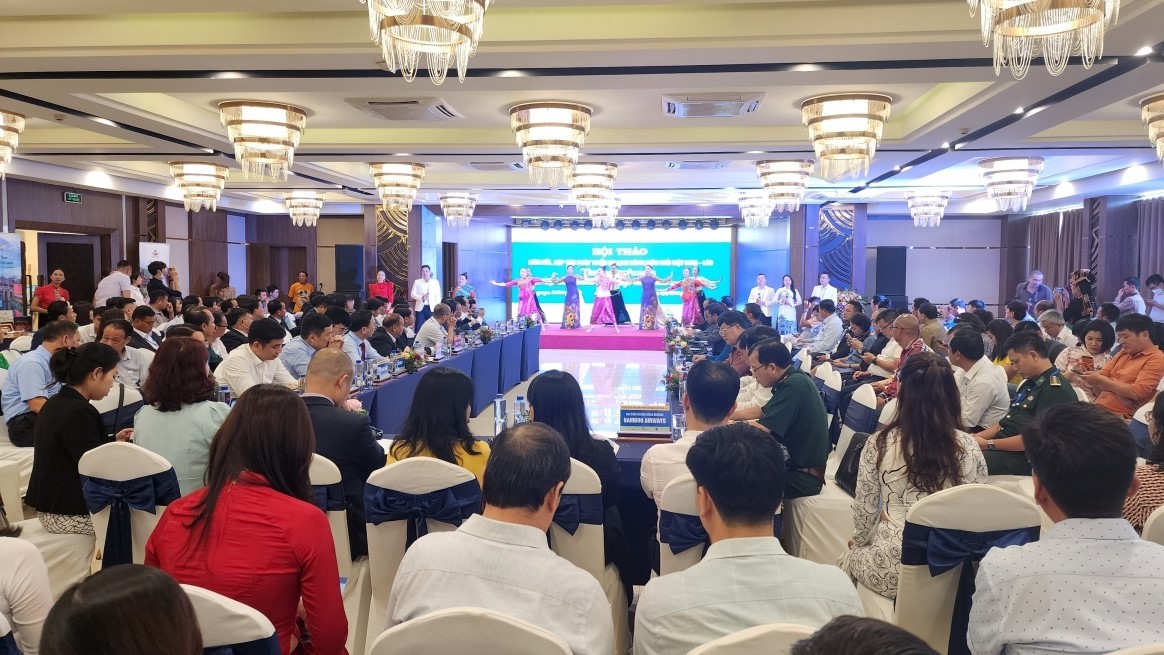 Hội thảo liên kết, hợp tác phát triển du lịch vùng biên giới Việt Nam - Lào Hội thảo liên kết, hợp tác phát triển du lịch vùng biên giới Việt Nam - Lào
