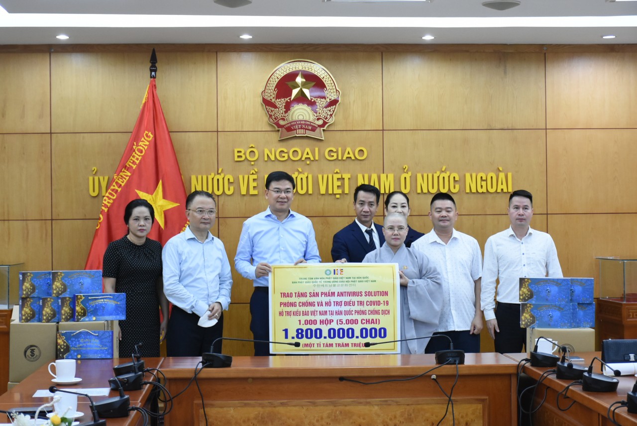 Tiếp nhận sản phẩm hỗ trợ và điều trị Covid-19 từ Trung tâm Văn hóa Phật giáo Hàn Quốc Tiếp nhận sản phẩm hỗ trợ và điều trị Covid-19 từ Trung tâm Văn hóa Phật giáo Hàn Quốc