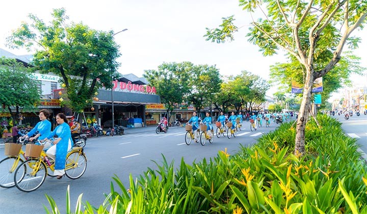 Hơn 200 hội viên phụ nữ Huế tham gia Chương trình tuần hành “Áo dài với giao thông xanh” Hơn 200 hội viên phụ nữ Huế tham gia Chương trình tuần hành “Áo dài với giao thông xanh”
