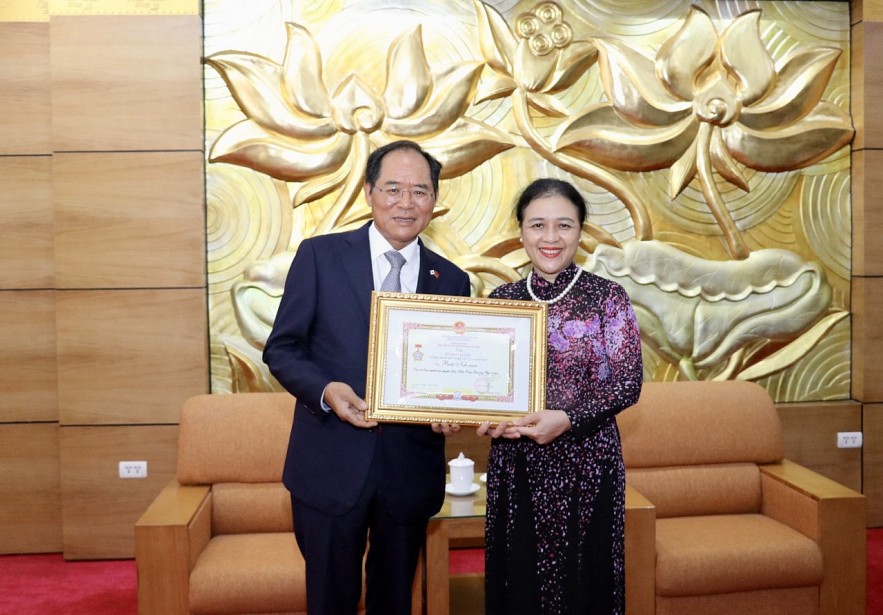 VUFO Presents Friendship Medal to the South Korean Ambassador to Vietnam VUFO Presents Friendship Medal to the South Korean Ambassador to Vietnam