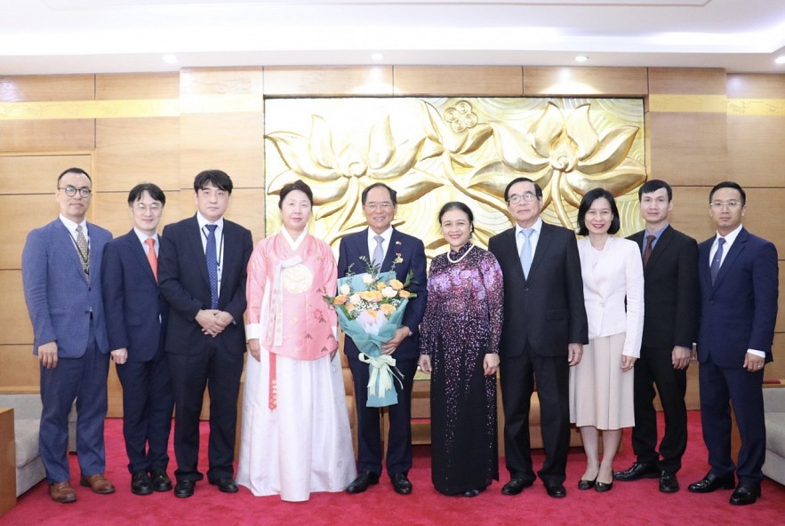 VUFO Presents Friendship Medal to the South Korean Ambassador to Vietnam VUFO Presents Friendship Medal to the South Korean Ambassador to Vietnam