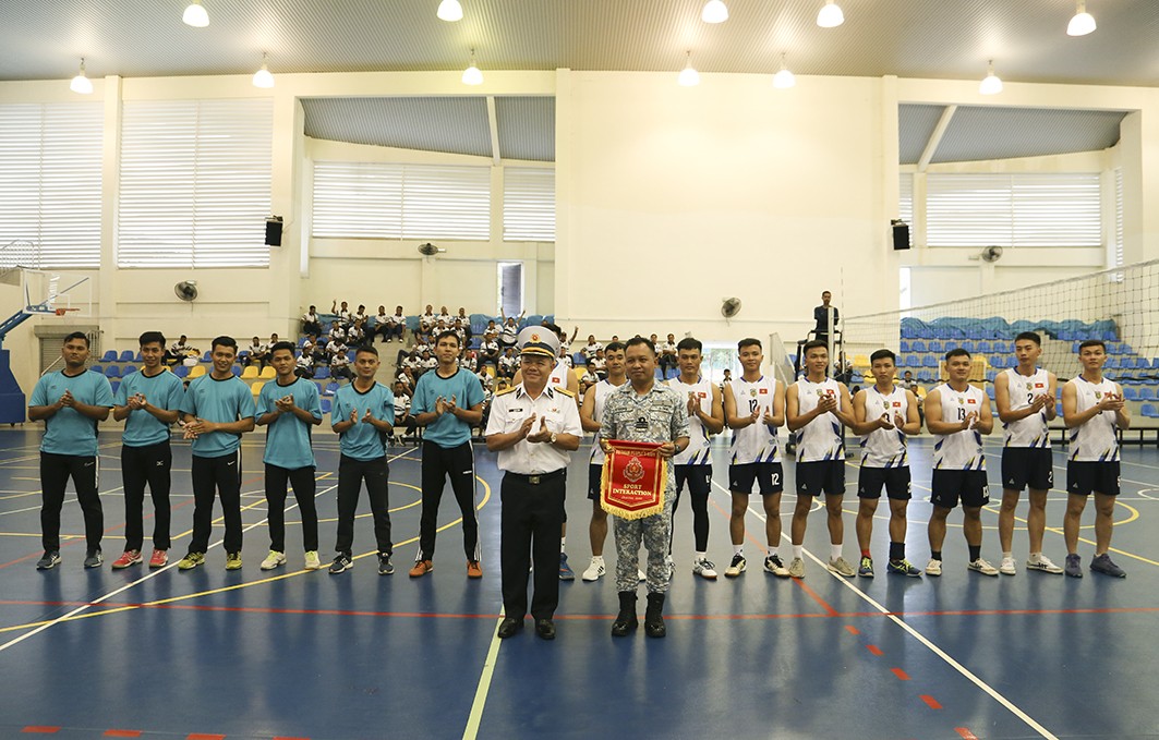 Tàu buồm 286 - Lê Quý Đôn bắt đầu chuyến thăm Malaysia Tàu buồm 286 - Lê Quý Đôn bắt đầu chuyến thăm Malaysia