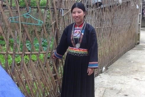 Trang phục truyền thống phụ nữ dân tộc Mông Đen tại xã Thụy Hùng, huyện Thạch An (Cao Bằng). Trang phục truyền thống phụ nữ dân tộc Mông Đen tại xã Thụy Hùng, huyện Thạch An (Cao Bằng).