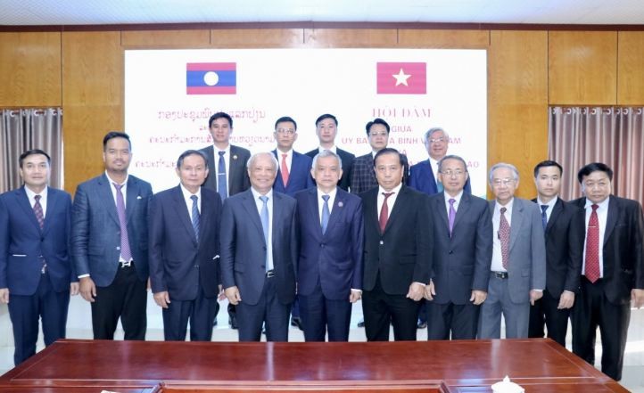 Committees Work to Promote Solidarity in Vietnam, Laos Committees Work to Promote Solidarity in Vietnam, Laos