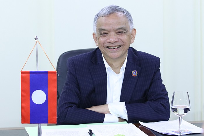 Lao National Assembly Vice Chairman and Chairman of the Lao Committee for Peace and Solidarity Sommad Pholsena. Lao National Assembly Vice Chairman and Chairman of the Lao Committee for Peace and Solidarity Sommad Pholsena.