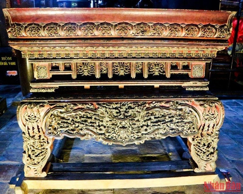 Chiếc hương án (còn gọi nhang án) được tạo tác thế kỷ 17 đặt trong tòa ống muống chùa Keo Thái Bình, được công nhận bảo vật quốc gia năm 2021. Chiếc hương án (còn gọi nhang án) được tạo tác thế kỷ 17 đặt trong tòa ống muống chùa Keo Thái Bình, được công nhận bảo vật quốc gia năm 2021.