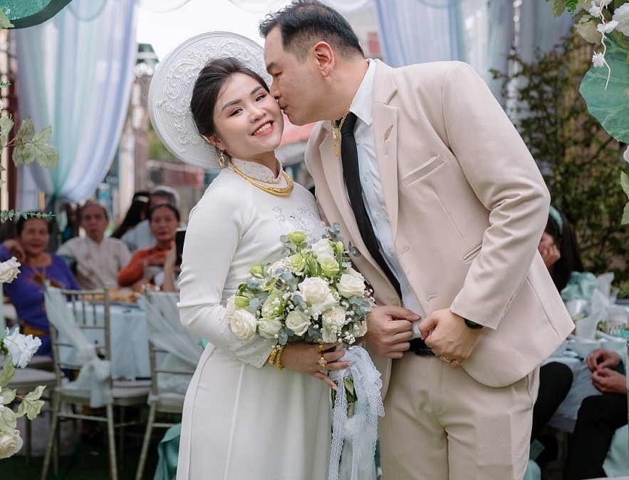 A Love Story with A Huge Age Gap Between a Vietnamese Girl and Her Thai Husband A Southeast Asian Romance between a Viet and a Thai